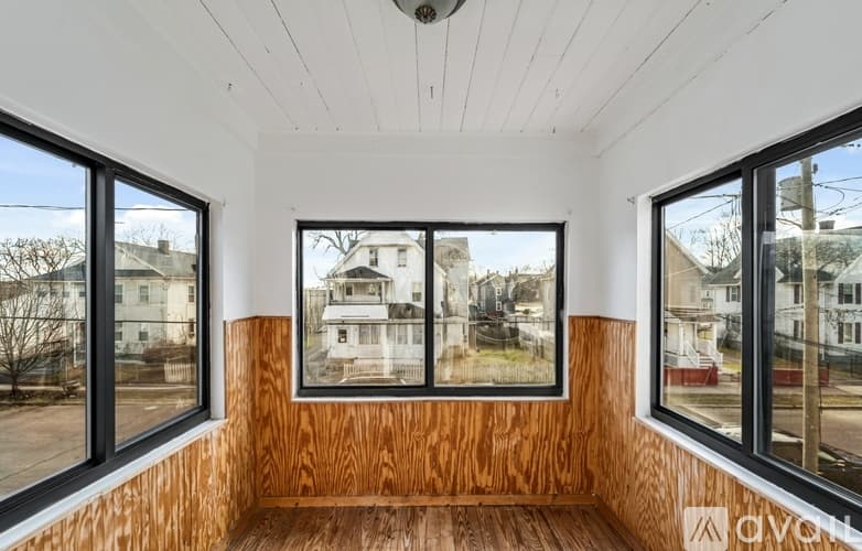 Springfield Apartment: 46 Talcott Ave