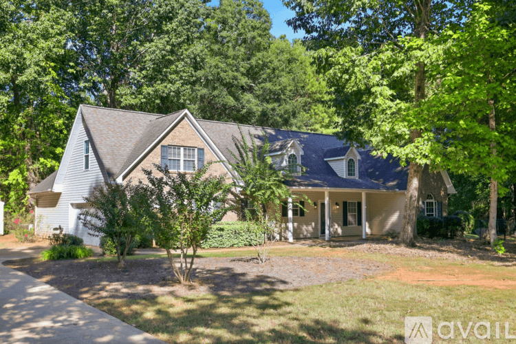 McDonough House: 1011 Loam Dr