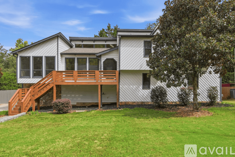 Marietta House: 19077 Kemp Rd
