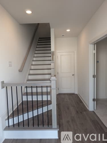 Cumming Townhome: 655 Silva Str