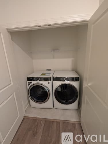 Cumming Townhome: 655 Silva Str