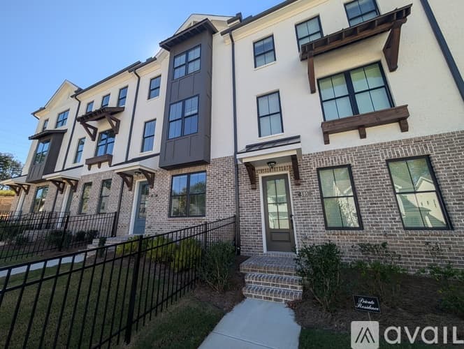 Cumming Townhome: 655 Silva Str