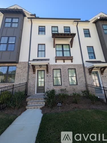 Cumming Townhome: 655 Silva Str