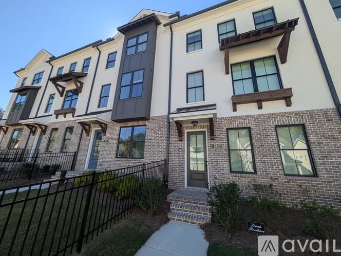 Cumming Townhome: 655 Silva Str