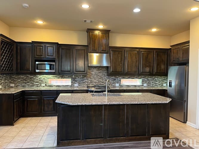 Arlington House: 1112 Amber Rose Way