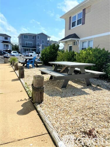Seaside Park Apartment: 707 SW Central Ave