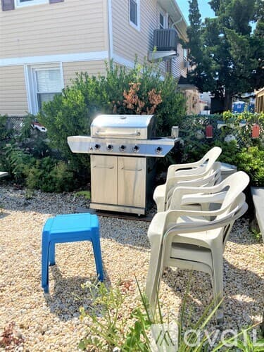 Seaside Park Apartment: 707 SW Central Ave