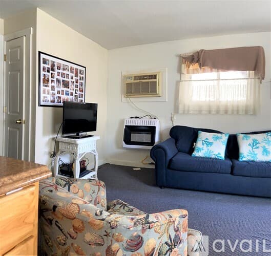 Seaside Park Apartment: 707 SW Central Ave