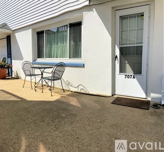 Seaside Park Apartment: 707 SW Central Ave