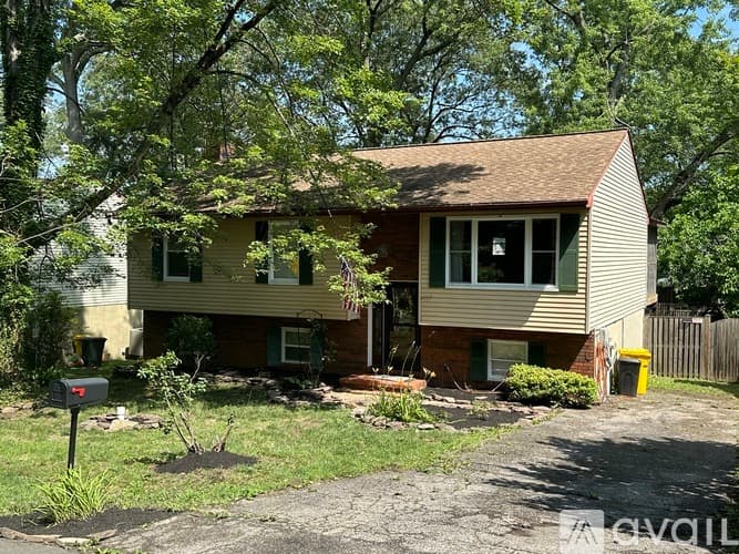 Severn House: 734 Rosewood Road