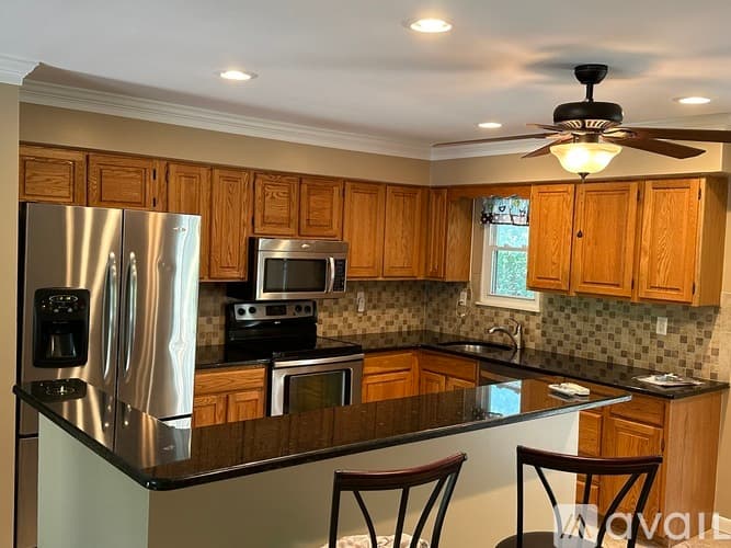Severn House: 734 Rosewood Road