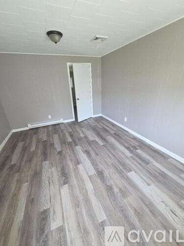 Levittown House: 41 Whitewood Rd