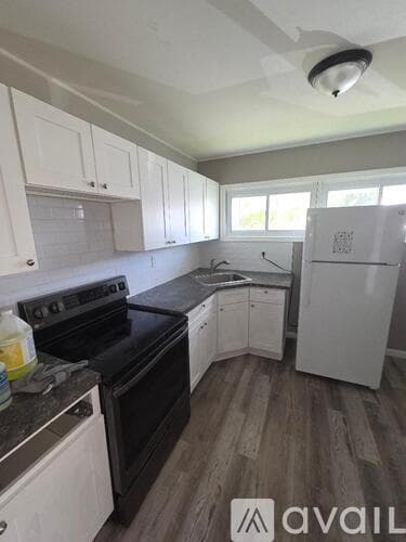 Levittown House: 41 Whitewood Rd