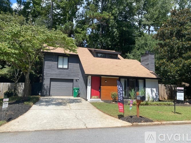 Tucker House: 4108 Wildflower Ln