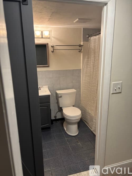 Simsbury Apartment: 22 Main St