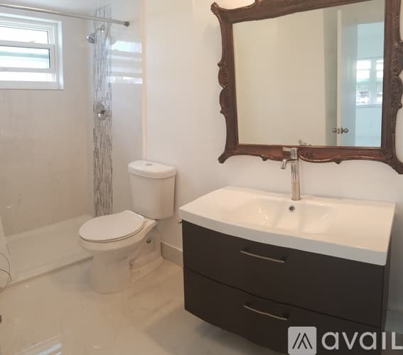 Hallandale Beach Apartment: 450 Paradise Isle Boulevard
