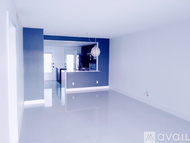 Hallandale Beach Apartment: 450 Paradise Isle Boulevard