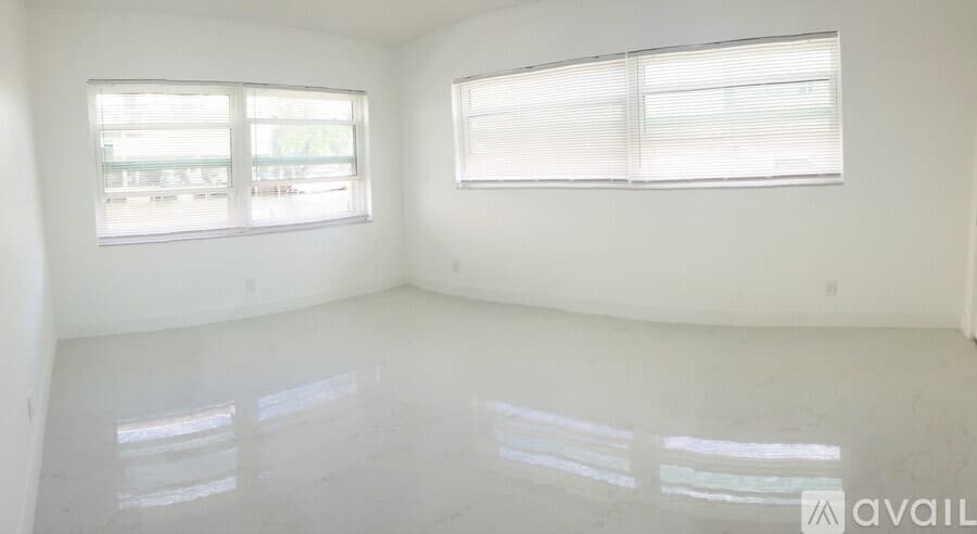 Hallandale Beach Apartment: 450 Paradise Isle Boulevard