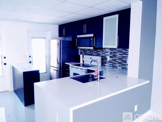 Hallandale Beach Apartment: 450 Paradise Isle Boulevard