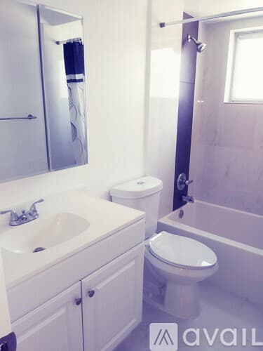 Hallandale Beach Apartment: 450 Paradise Isle Boulevard