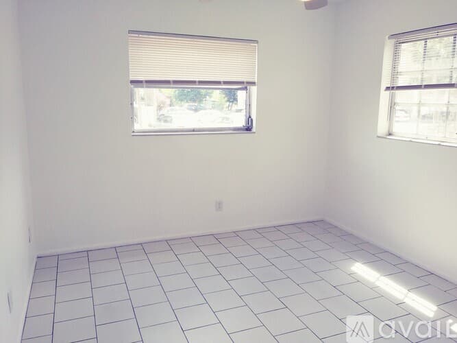 Hallandale Beach Apartment: 450 Paradise Isle Boulevard