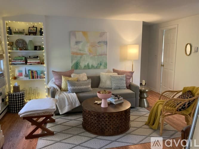 Wilton Apartment: 16 Fairfax Avenue