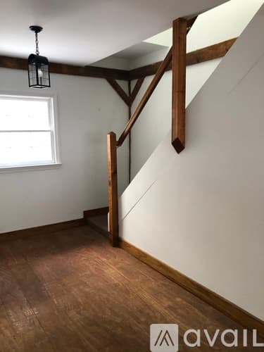 Wilton Apartment: 16 Fairfax Avenue