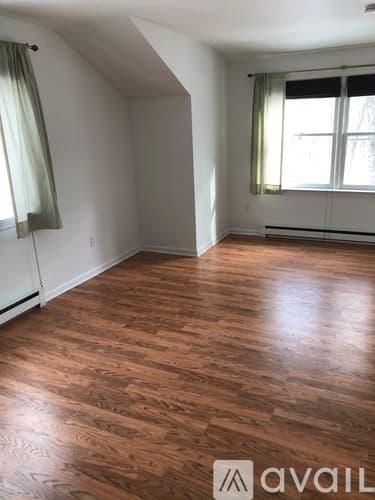 Wilton Apartment: 16 Fairfax Avenue