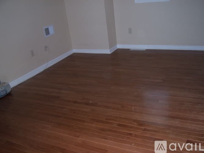 Eau Claire Apartment: 1014 Oxford Ave