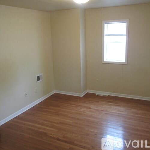 Eau Claire Apartment: 1014 Oxford Ave