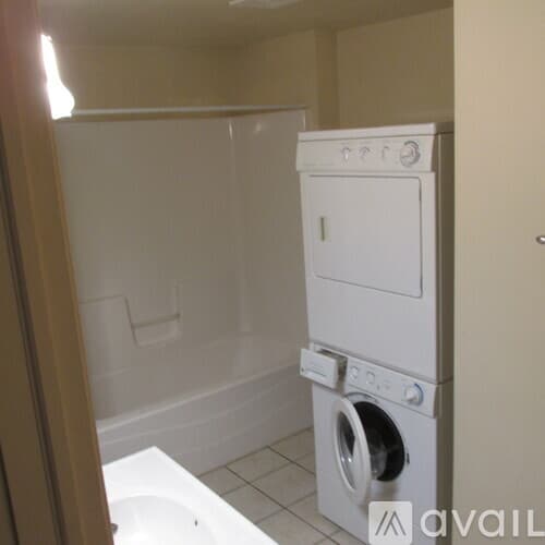Eau Claire Apartment: 1014 Oxford Ave