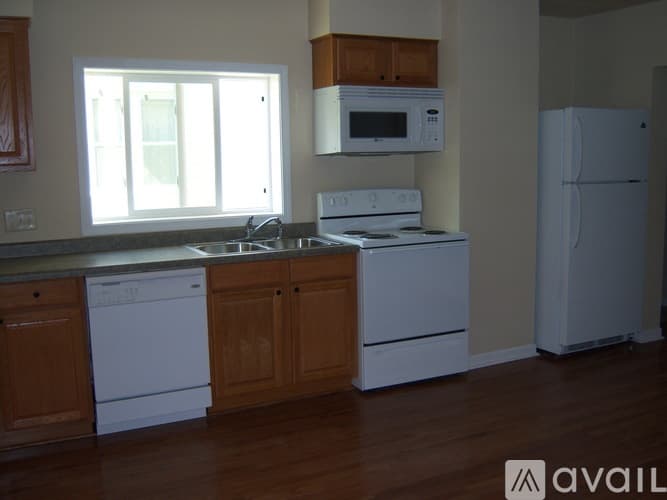Eau Claire Apartment: 1014 Oxford Ave