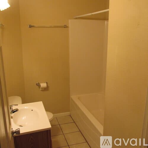 Eau Claire Apartment: 1014 Oxford Ave