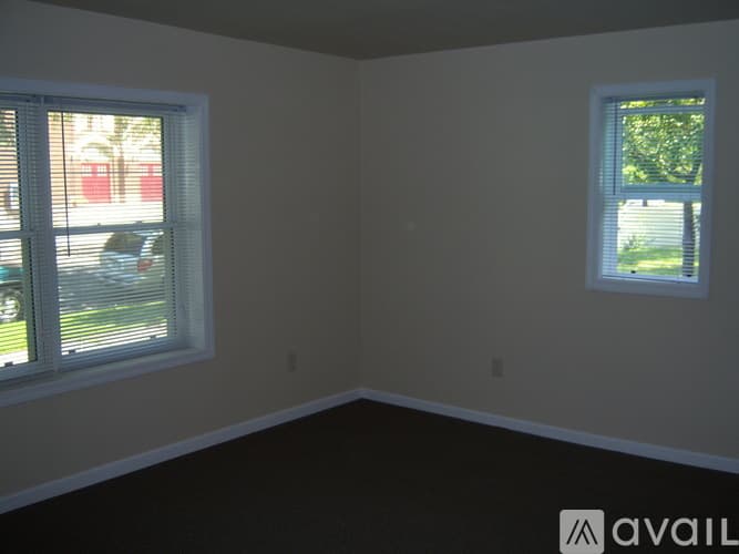 Eau Claire Apartment: 1014 Oxford Ave