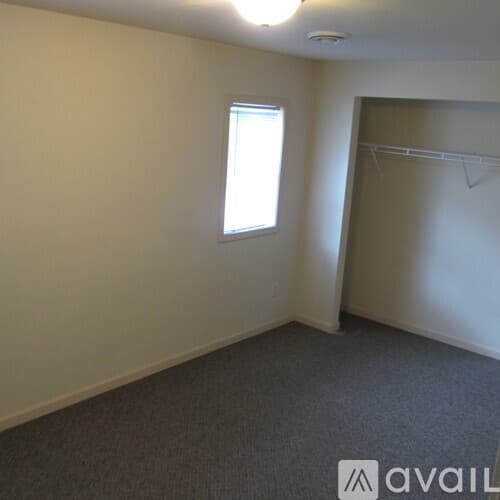 Eau Claire Apartment: 1014 Oxford Ave