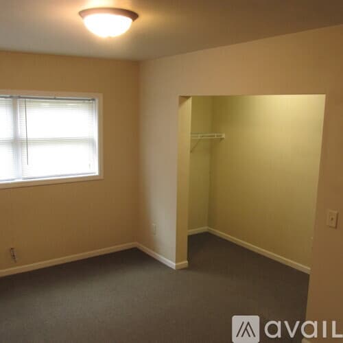 Eau Claire Apartment: 1014 Oxford Ave