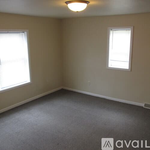Eau Claire Apartment: 1014 Oxford Ave