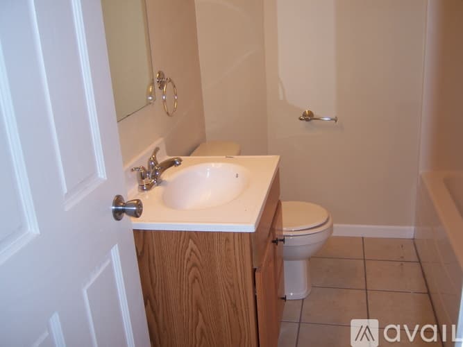 Eau Claire Apartment: 1014 Oxford Ave