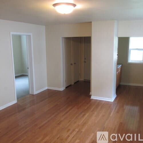 Eau Claire Apartment: 1014 Oxford Ave