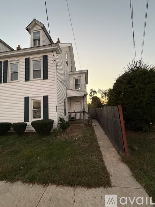 Millville House: 812 N High St