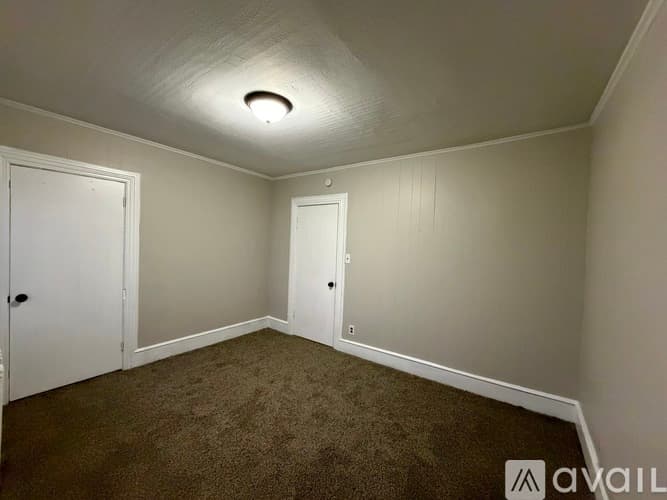 Millville House: 812 N High St