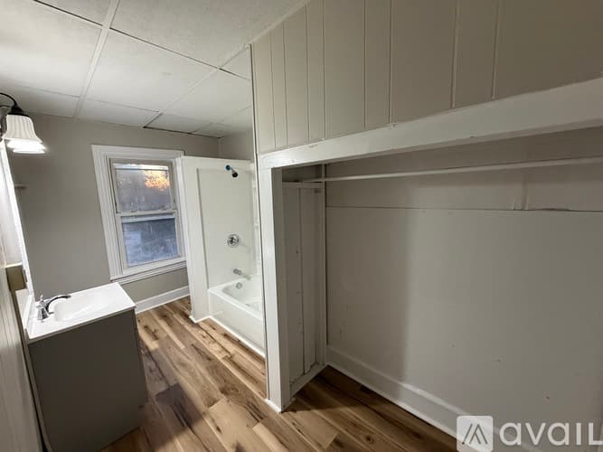 Millville House: 812 N High St
