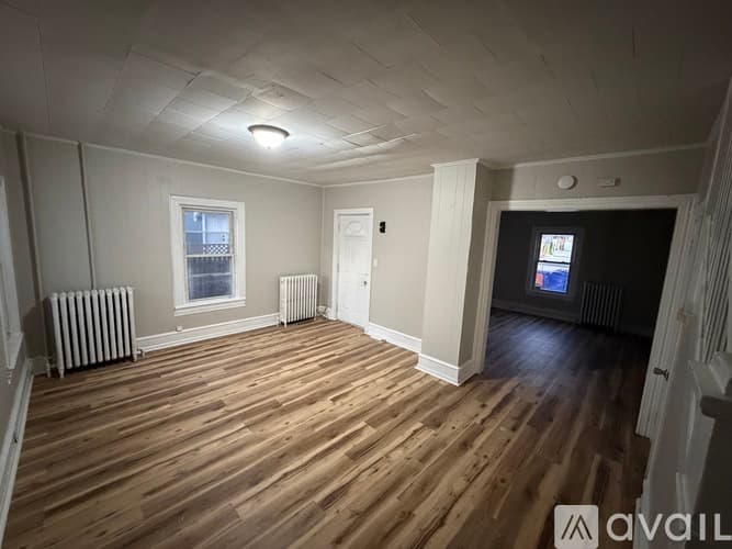 Millville House: 812 N High St