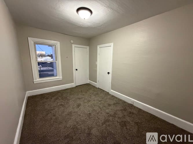 Millville House: 812 N High St