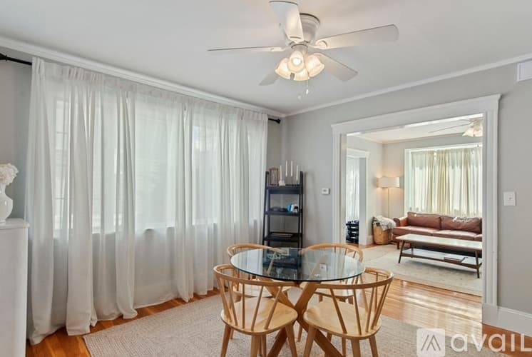 Arlington Apartment: 186 Palmer St