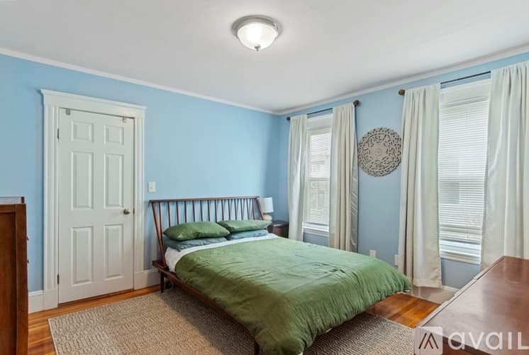 Arlington Apartment: 186 Palmer St