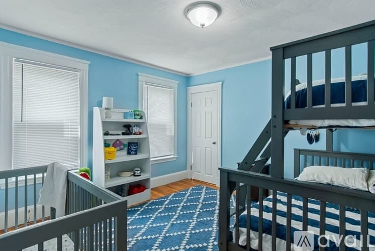 Arlington Apartment: 186 Palmer St