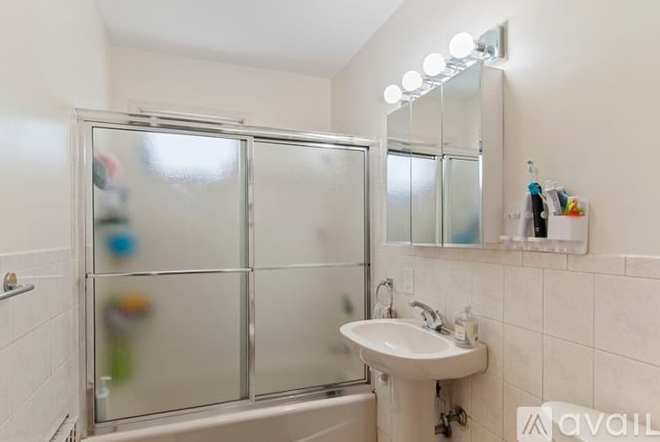 Arlington Apartment: 186 Palmer St