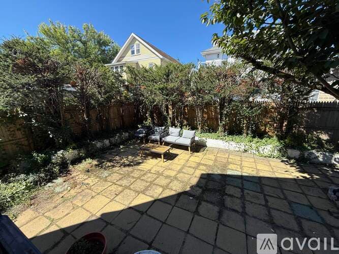 Arlington Apartment: 186 Palmer St