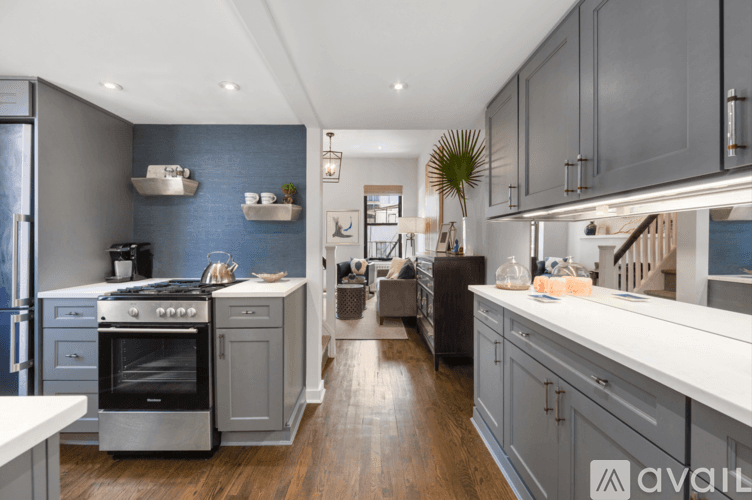 New York Apartment: 170 E 92nd St